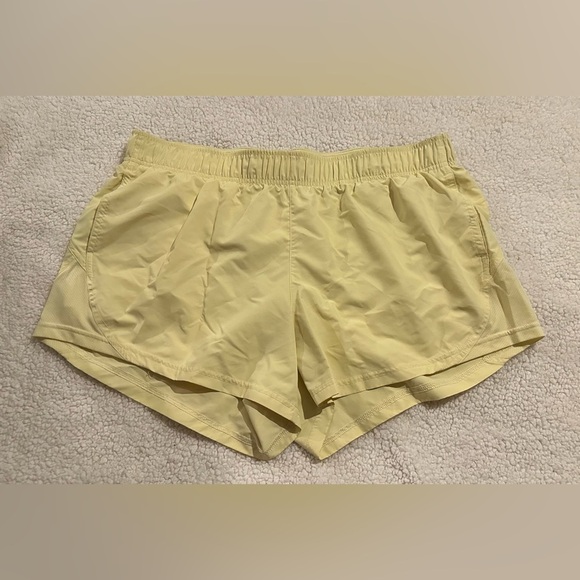 Athletic Women’s Yellow Short with Pockets size X-Large (16-18)  has Inner Brief - Picture 1 of 5